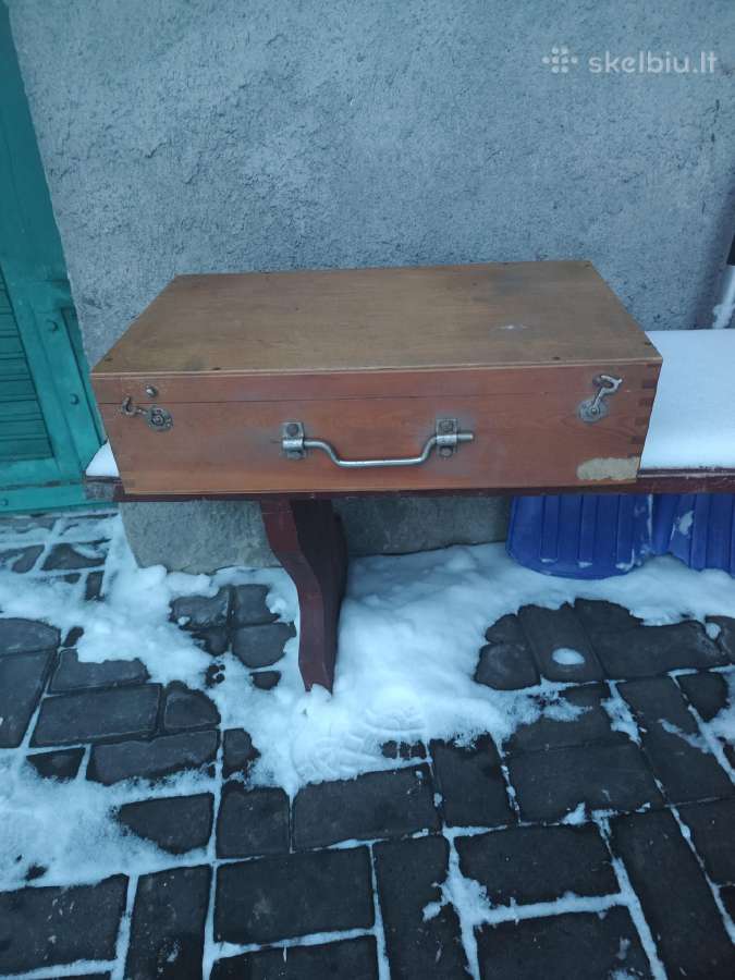 Dvi skrynios+ baćka.