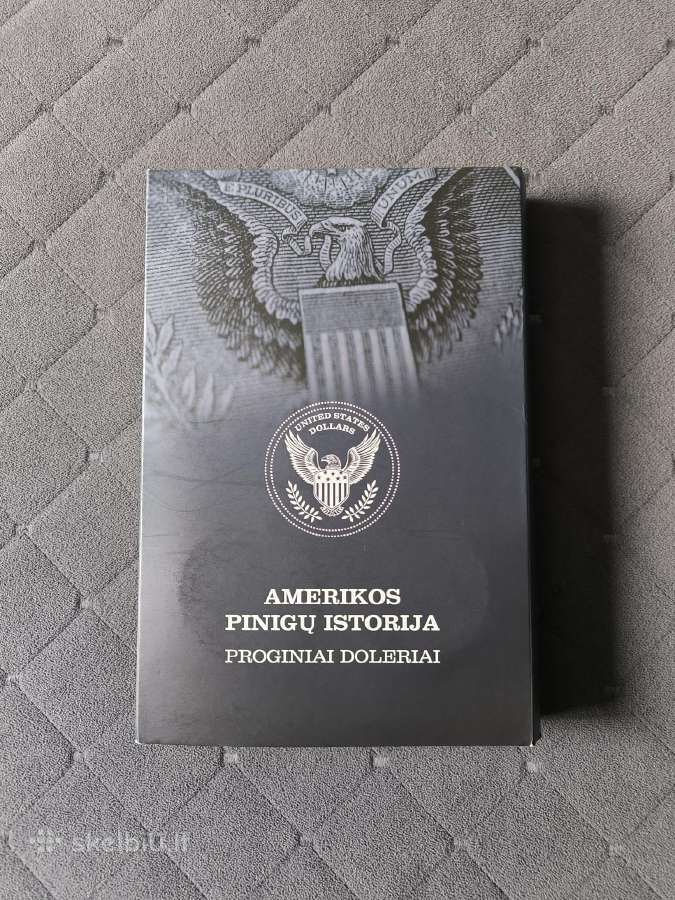 12 proginių sidabrinių Amerikos dolerių
