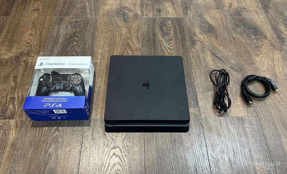 Playstation 4 Slim 500gb/naujas pultas