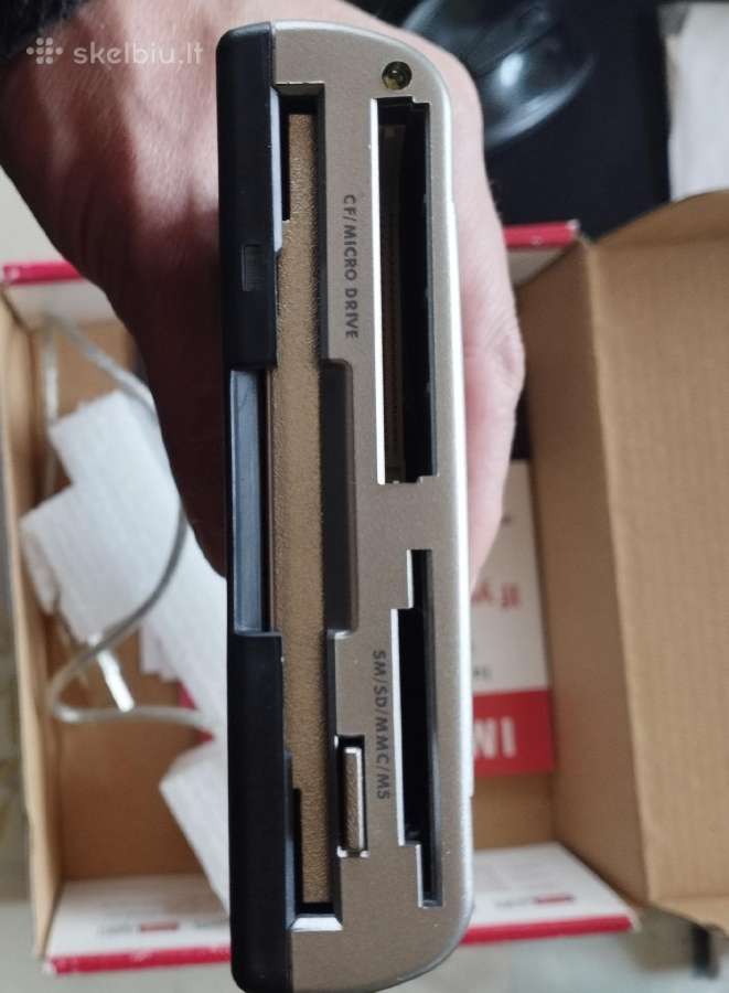 Usb floppy ir atminties kortelių skaitytuvas