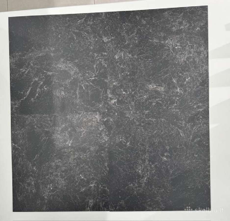 Parduodu juodą vinilinę dangą