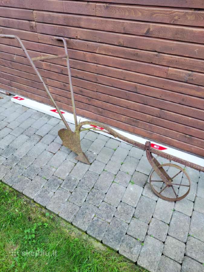 Plūgas ir akėčios parduodamos kartu