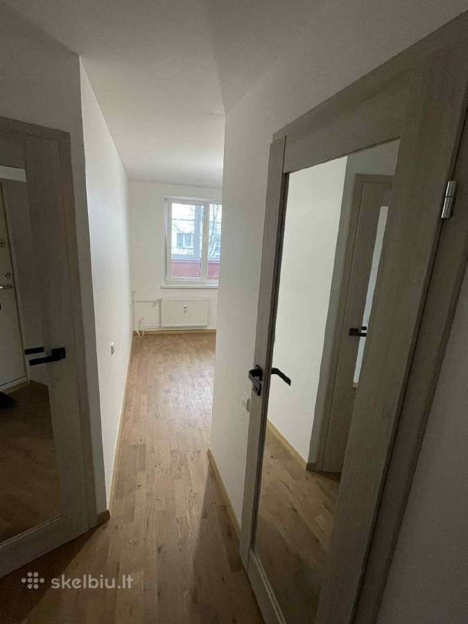 Parduodamas 1 kambario butas Kelmės centre