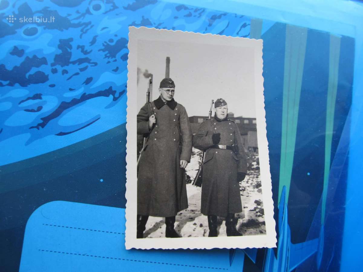 WWII vokiečiu pėstininkai su šautuvais
