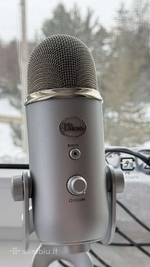 Blue yeti sidabrinis mikrofonas