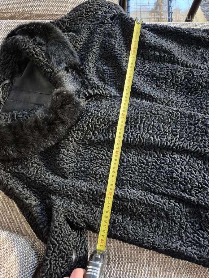 Juodi karakuliniai kailiniai - nuotraukos Nr. 10