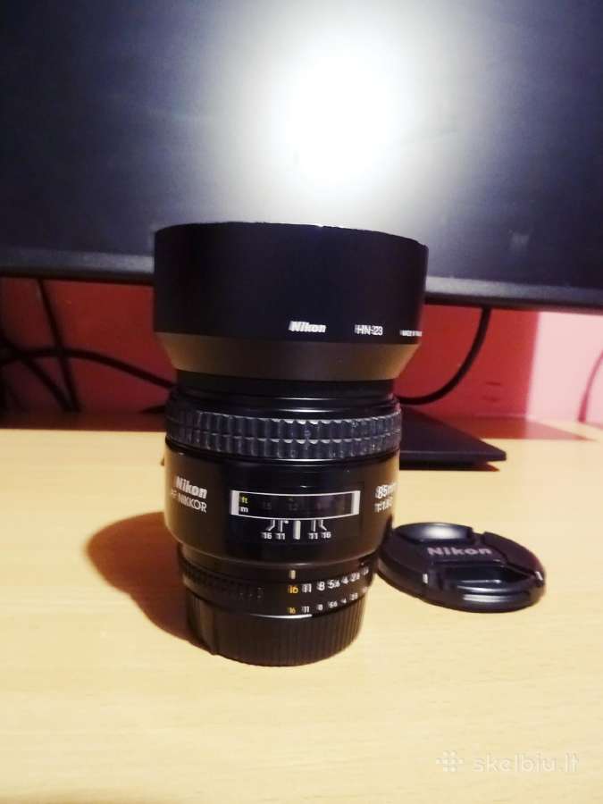 Nikon 85mm f/1.8 nikonui.