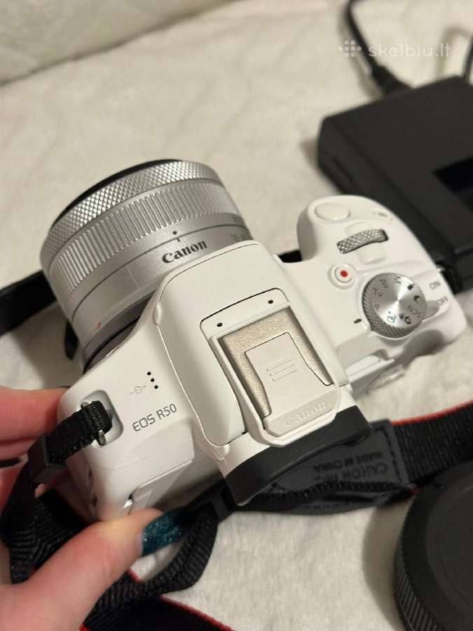 Canon EOS R50 White with 18-45mm kit lens - nuotraukos Nr. 4