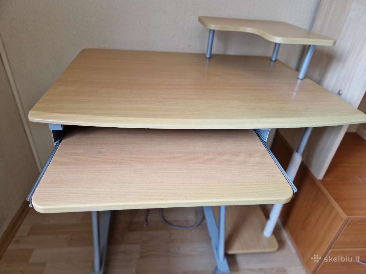 Parduodamas mažas staliukas kompiuteriui - nuotraukos Nr. 2
