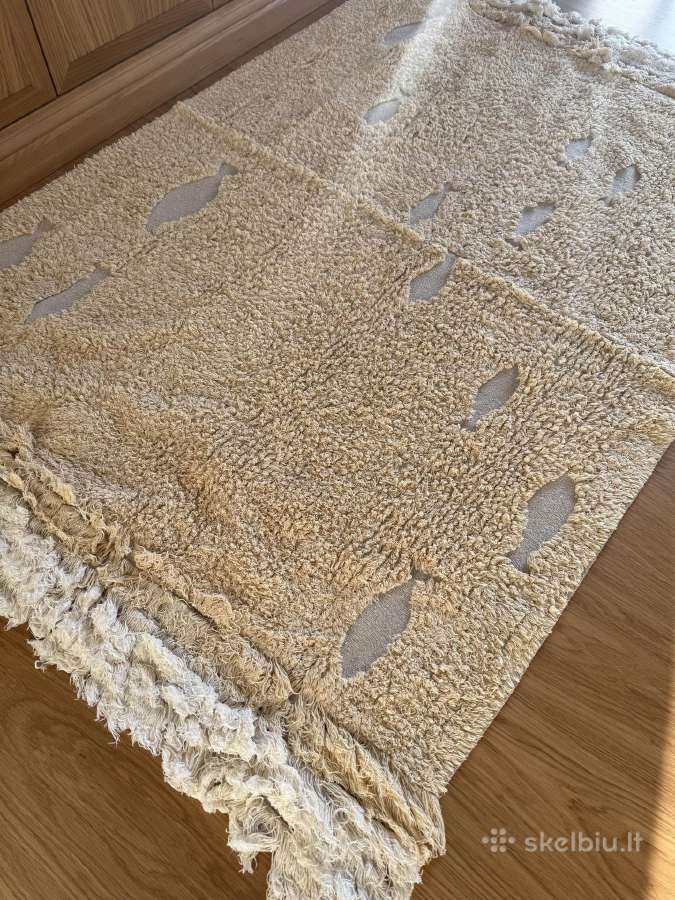 Smėlio spalvos medvilnės kilimas su žuvytėmis