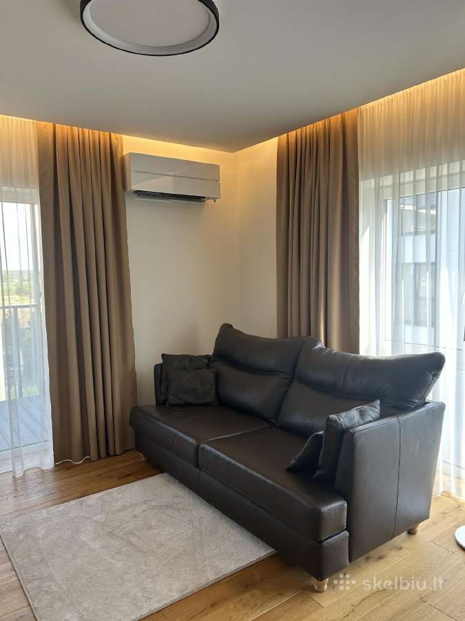 Natūralios odos sofa
