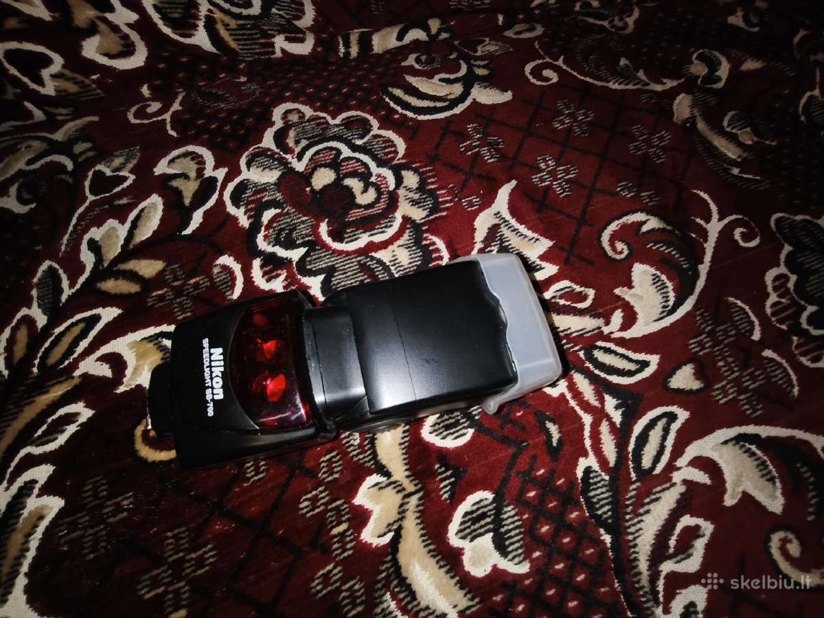 Nikon SB-700
