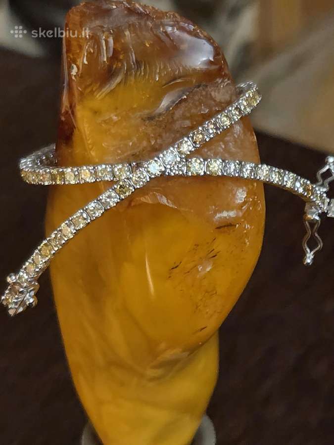 Parduoda apyrankę su 3,67ct natūralių briliantų.