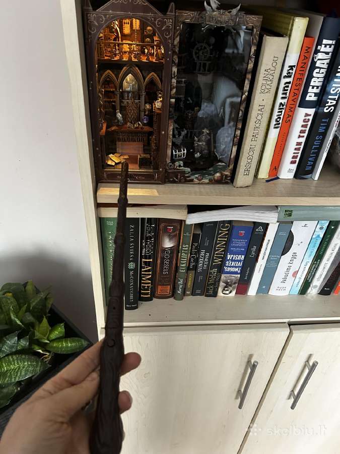 Magic office – interjero detalė knygų lentynai - nuotraukos Nr. 3