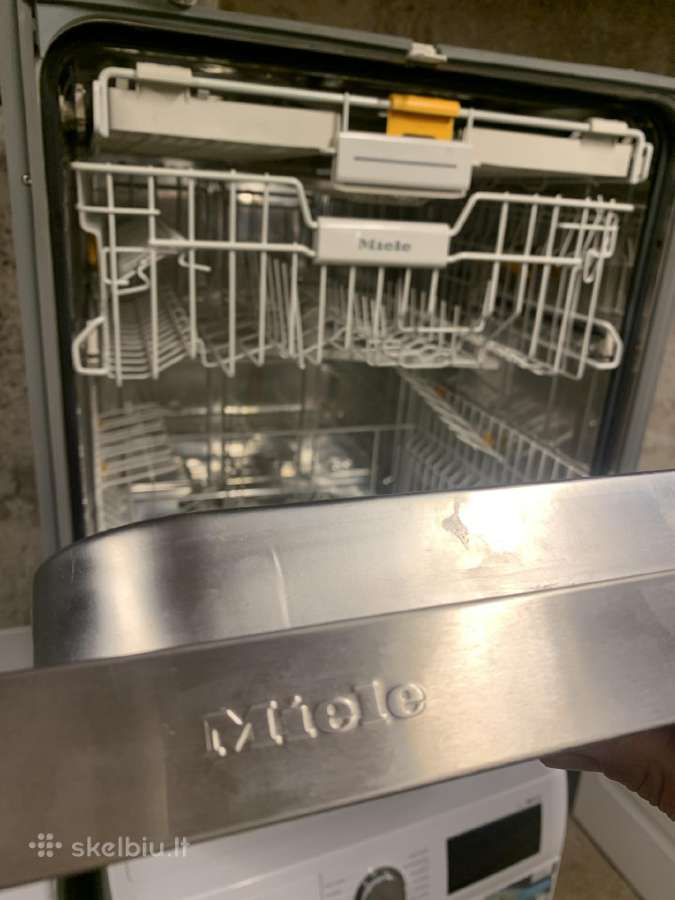 Miele 60cm įmontuojama.