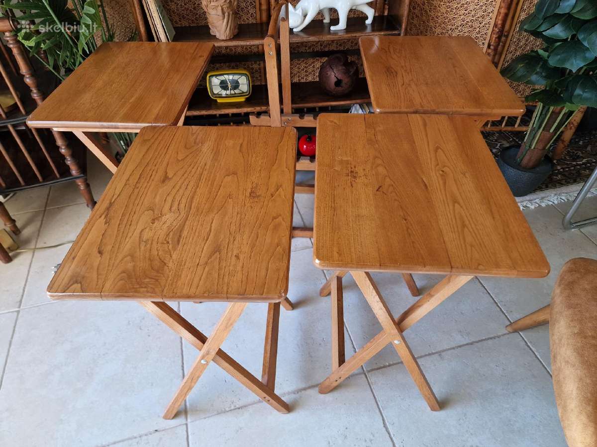 Vintažinis mid century ąžuolinių staliukų kompl.