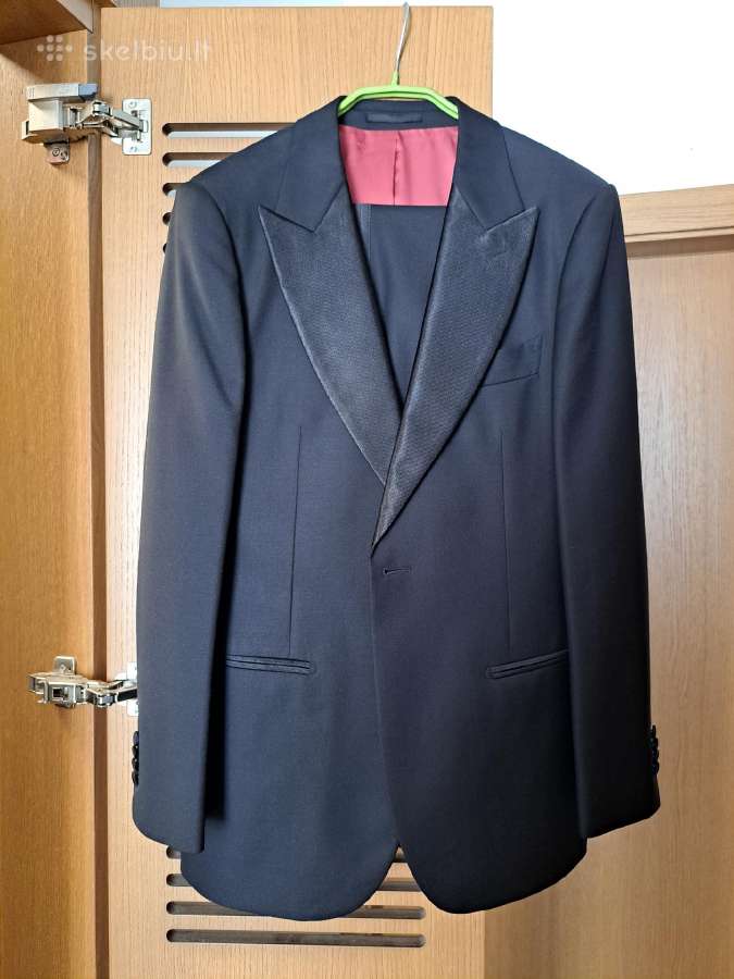 Suitsupply juodas smokingas/kostiumas 48 dydis