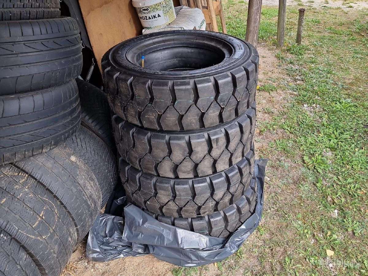 Naujos Industrinės padangos 28x9-15 speedways