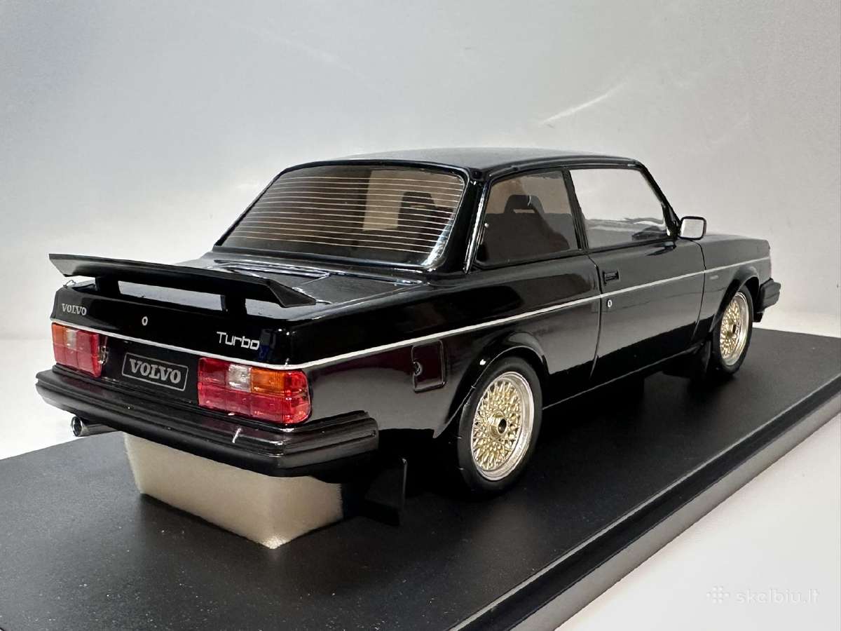 Volvo 240 Turbo Tuning juoda 1:18 Ixo - nuotraukos Nr. 5