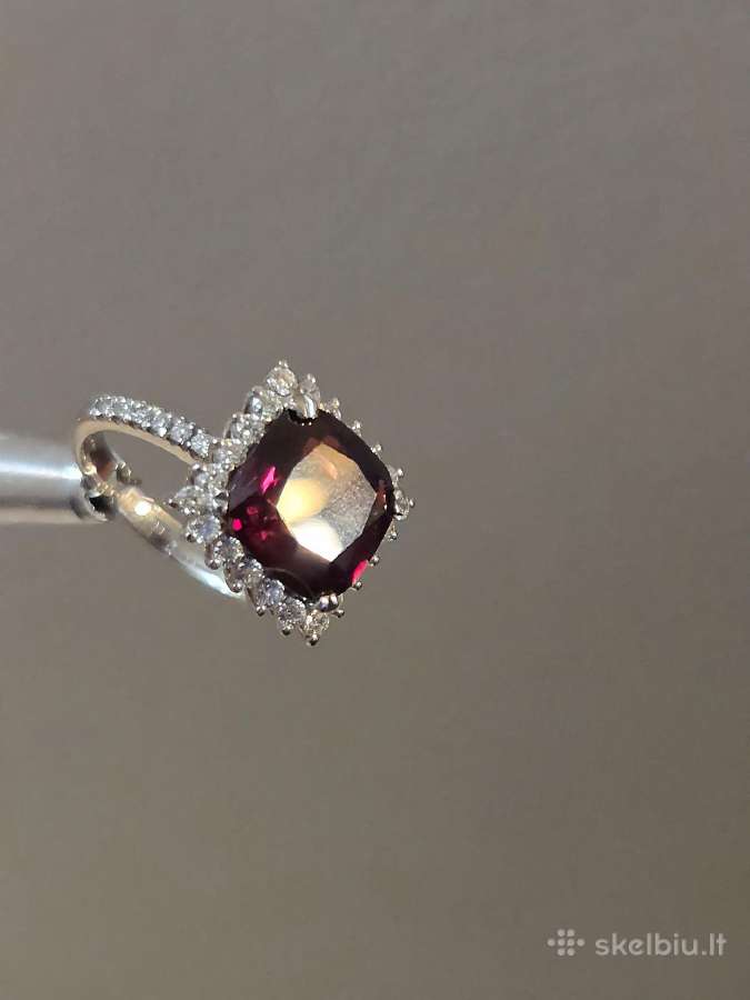 Parduoda 4,27ct Burmos špinelio žiedą