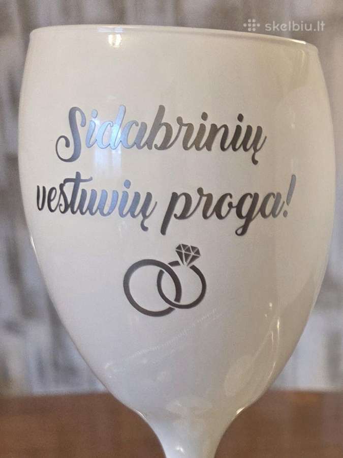 Šampano taurės Sidabrinių vestuvių metinės.