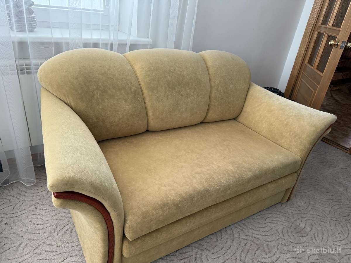Sofa su miegamu mechanizmu, patalynės dėže