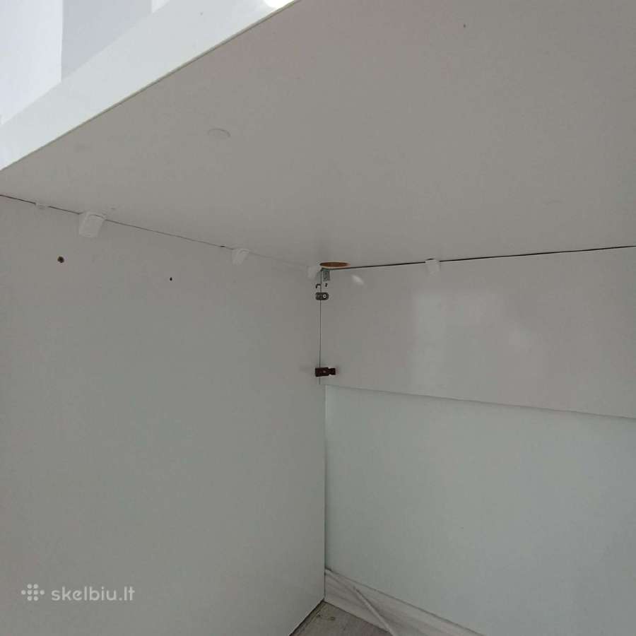 Minimalist darbo stalas su komoda