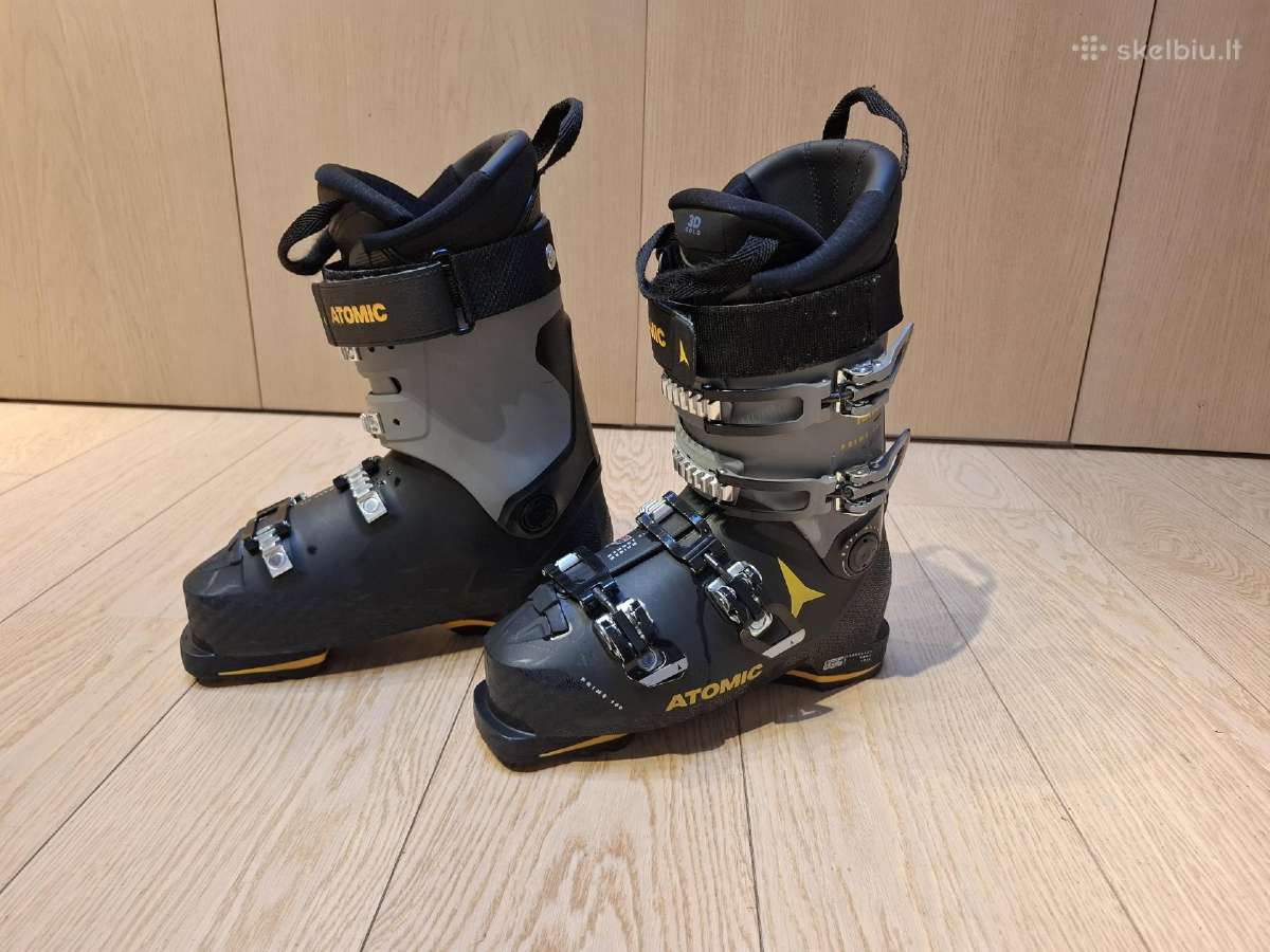 Du kartus užsidėti slidžių batai Atomic 26-26.5 mm