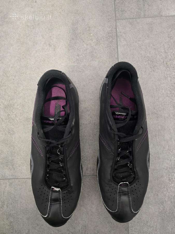 Parduodami devėti nike kedai
