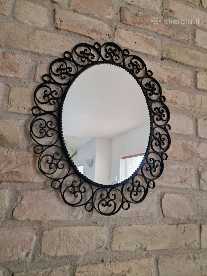 Vintažinis mid century veidrodis kaltiniame rėme
