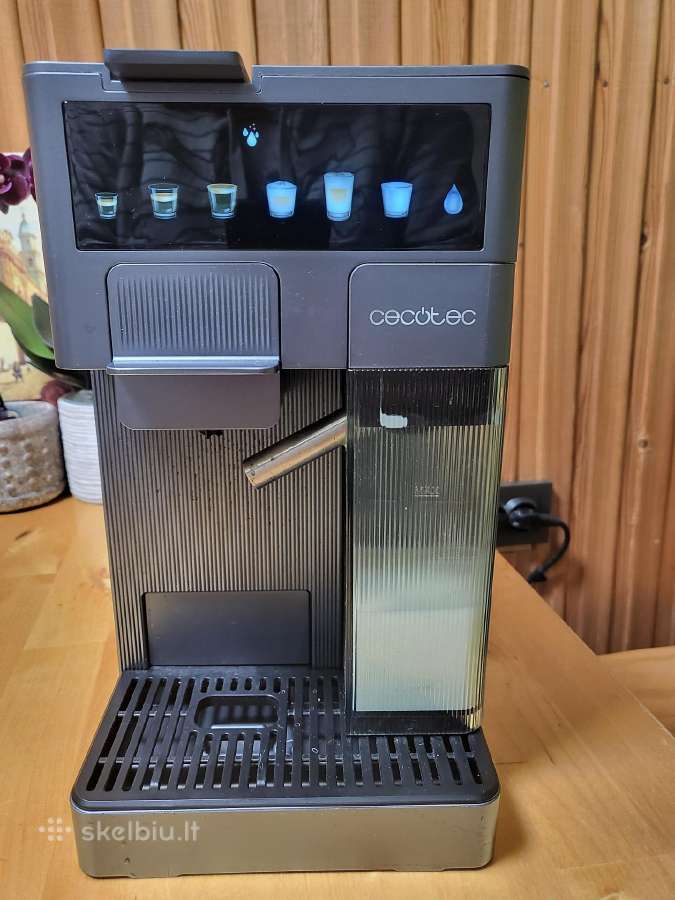 Cecotec kapsulinis ir maltos kavos aparatas.