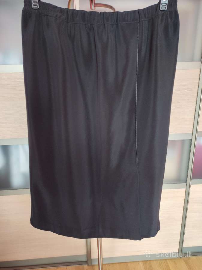 Juodas klasikinis sijonas 4xl - nuotraukos Nr. 2