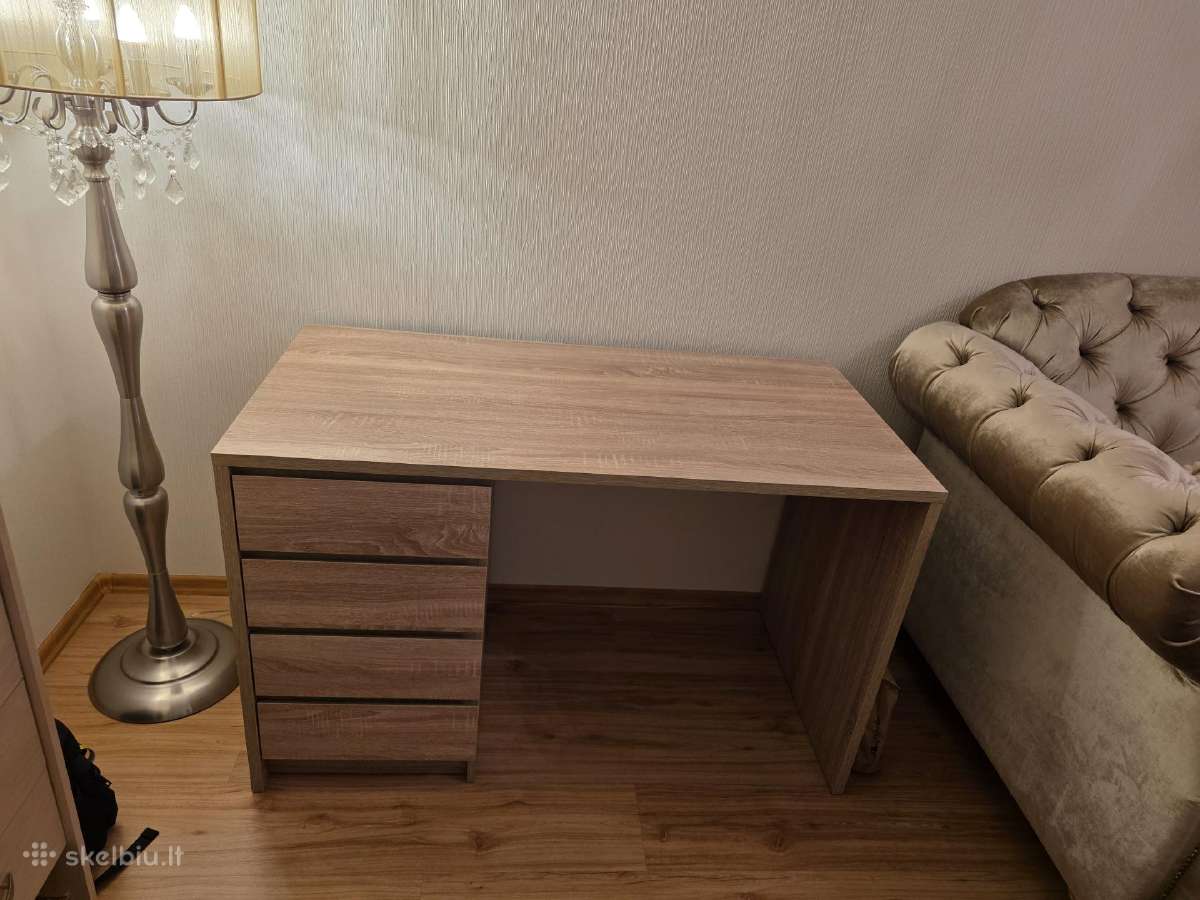 Rašomas stalas