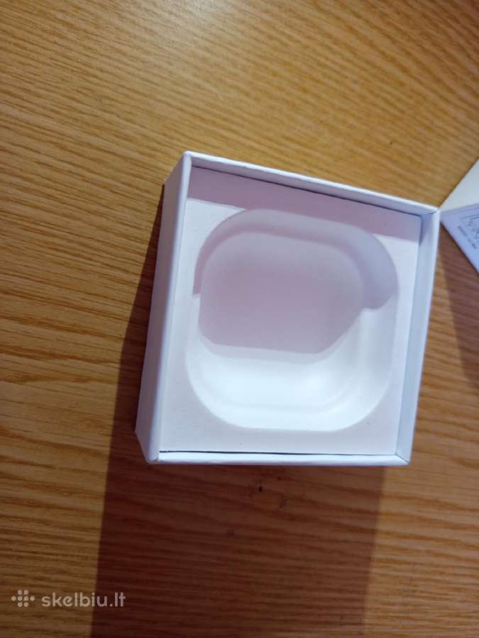 Airpods 4 su anc visiskai nauji