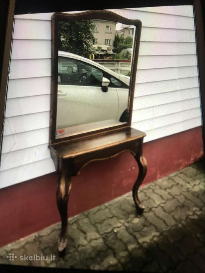 Konsolė su veidrodžiu