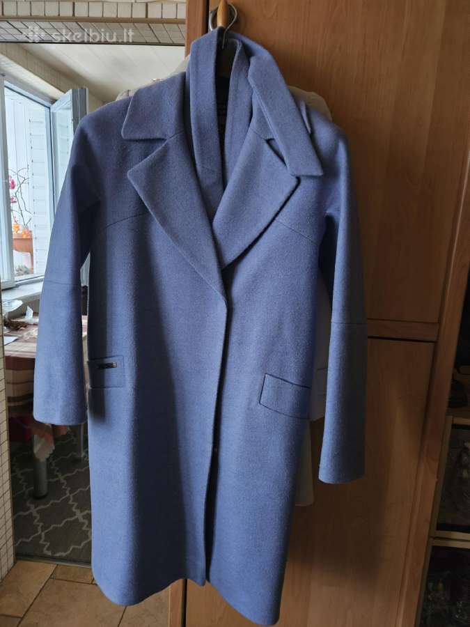 Moteriškas paltas