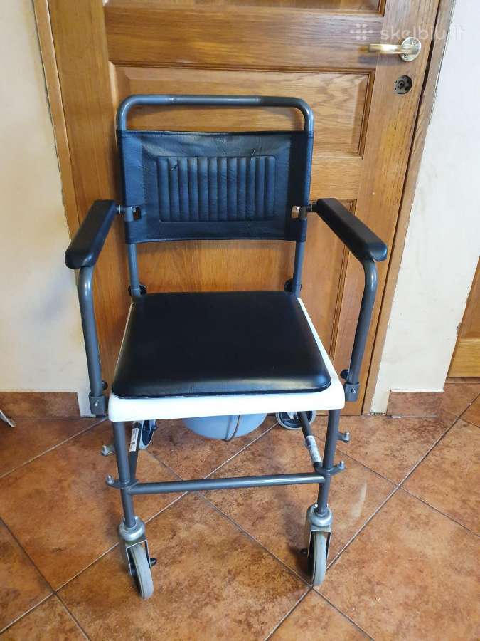 Tualeto kėdė su ratukais