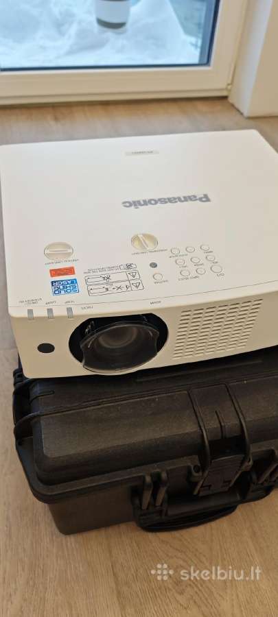 Panasonic Pt-vmz51