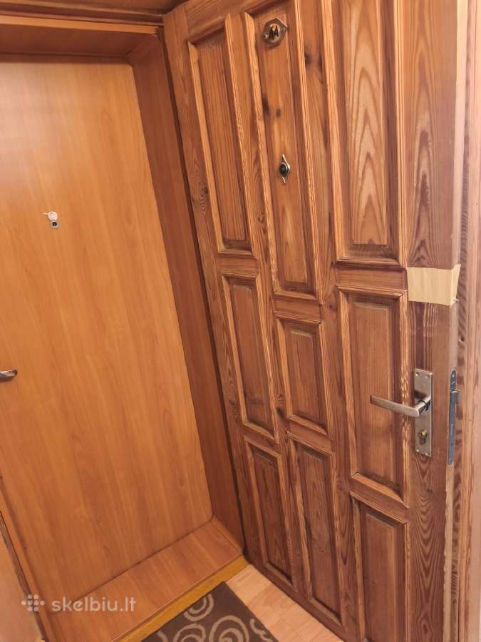 Parduodamos medinės durys be staktos