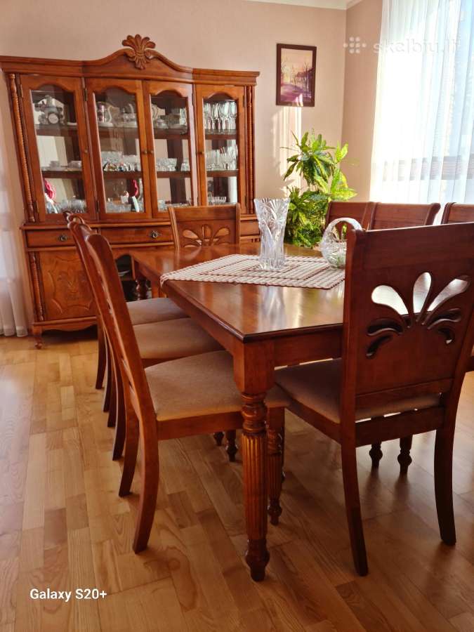 Parduodamas medžio masyvo 4 d.svetainės komplektas