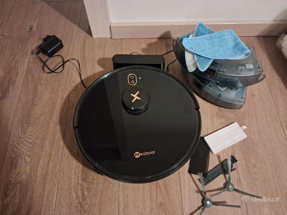 Plaunantis dulkių siurblys-robotas
