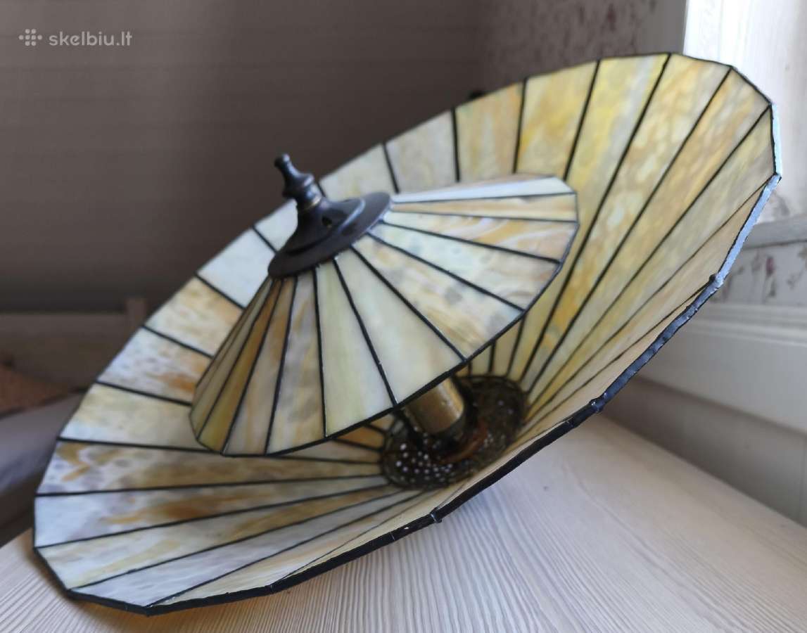 Unikalus Tiffany stiliaus lubinis šviestuvas