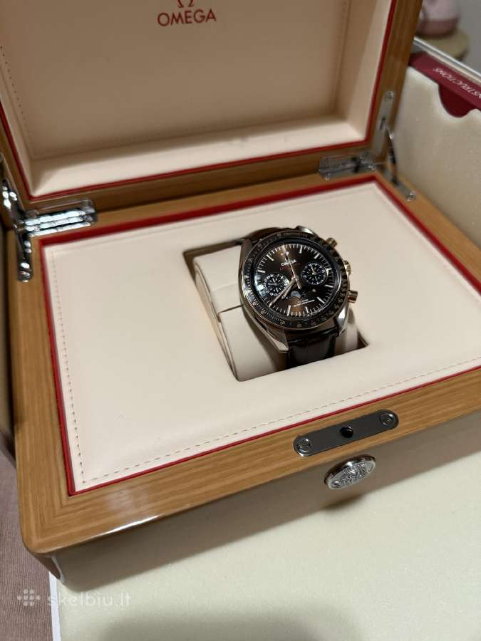 Omega speedmaster moonphase
