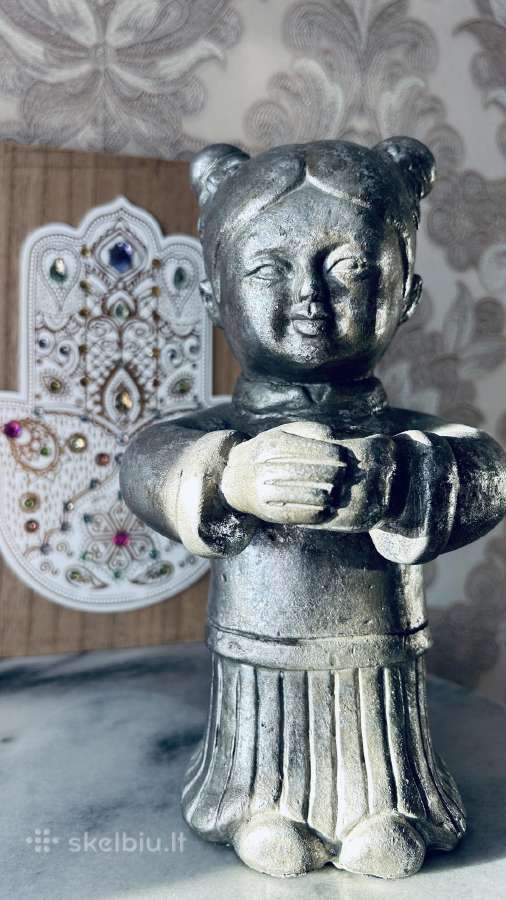 Išskirtinė, masyvi mergaitės skulptūra – solidi in