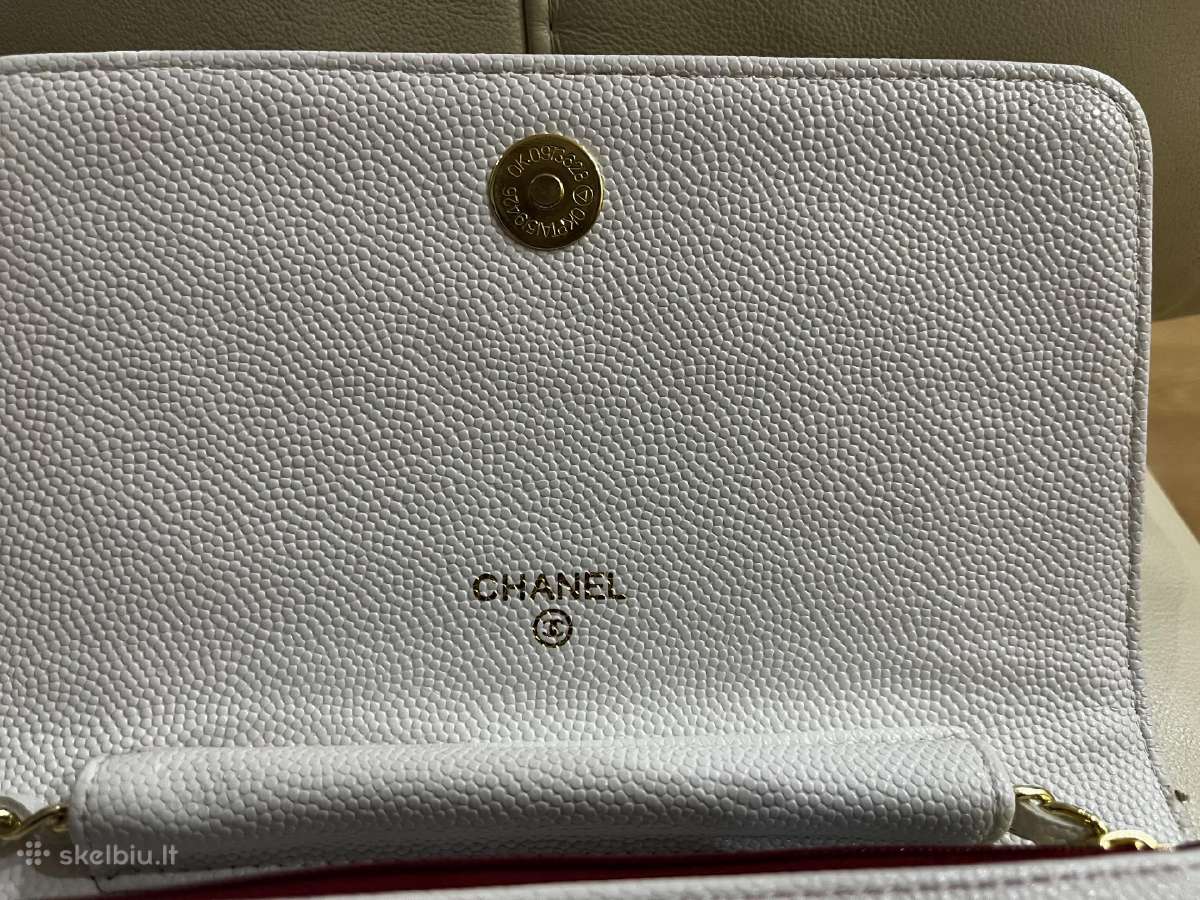 Balta oda Chanel