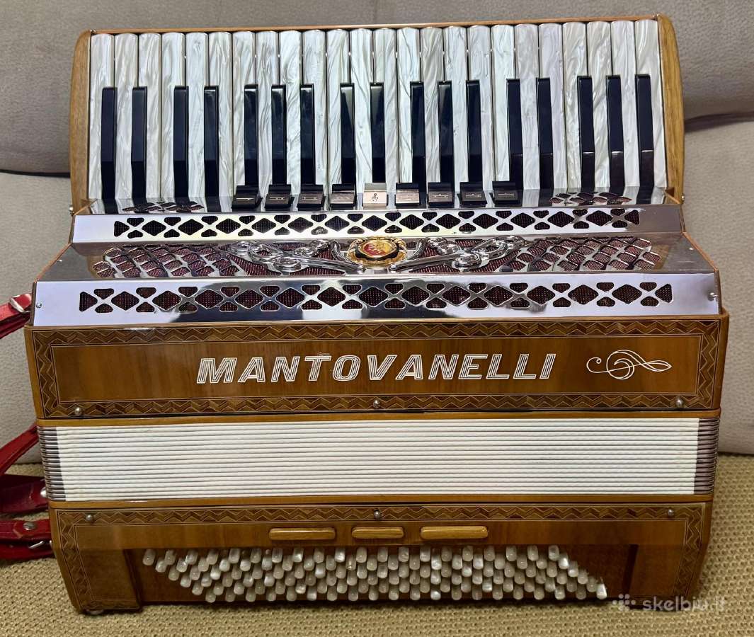 Itališkas 120 bosų akordeonas Mantovanelli