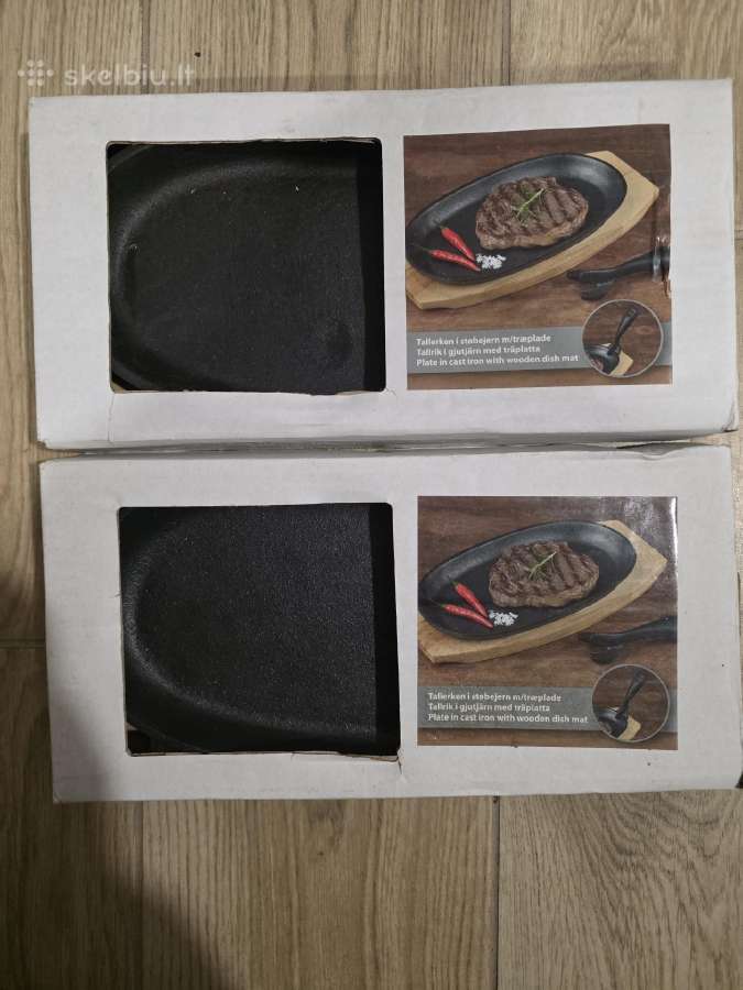 Ketaus keptuvė su rankena ir mediniu padėklu