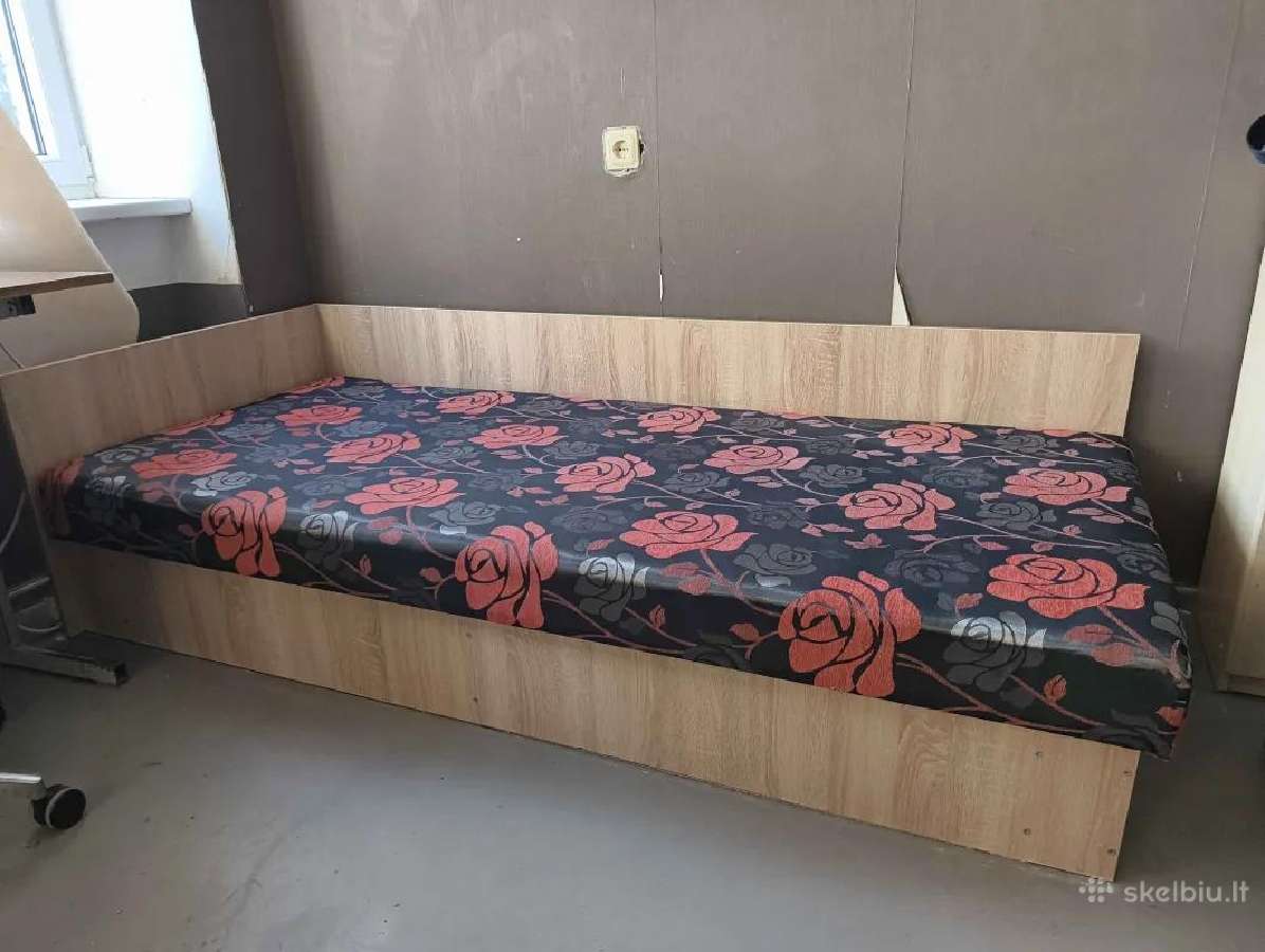 Viengulė lova (tachta)