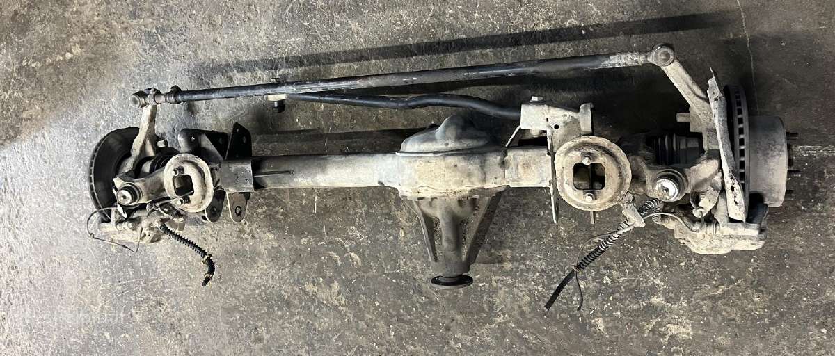 Parduodu land rover discovery tilta priekini 2.5