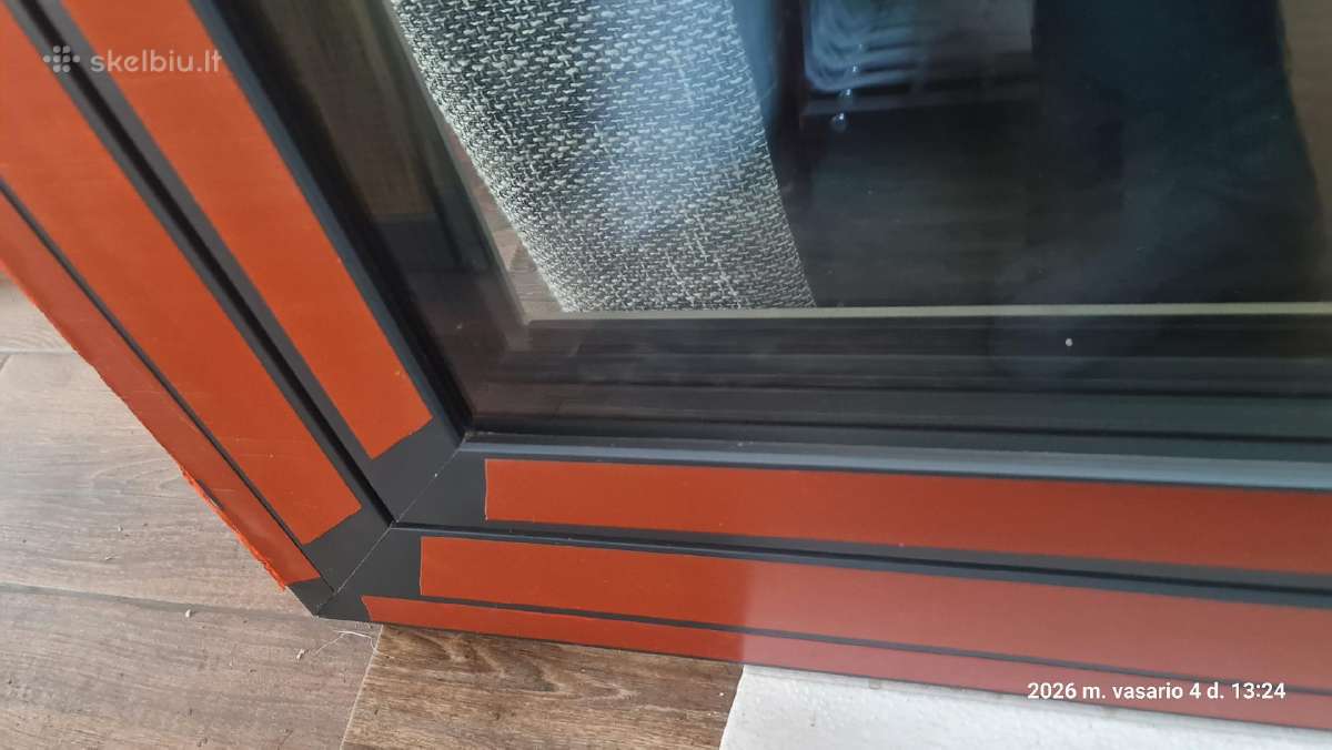 Parduodamos aliumines durys 4 stiklu (Reynaers)